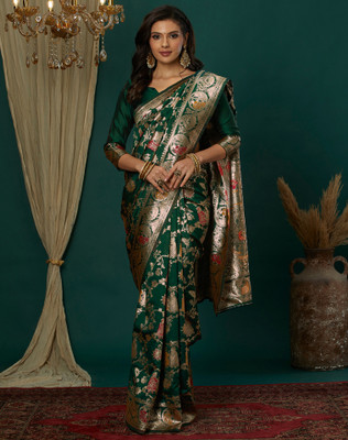 Divastri Woven, Embellished Kanjivaram Silk Blend, Jacquard Saree(Green)