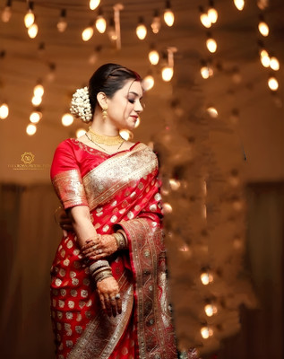 Dulhan Collection Woven Banarasi Handloom Silk Blend Saree(Red)