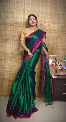 BiswasTextiles Self Design Handloom Cotton Blend Saree(Green)