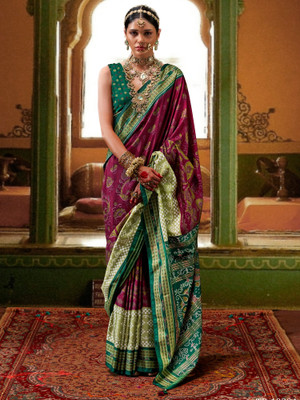Tasrika Woven Ikkat Silk Blend Saree(Magenta)
