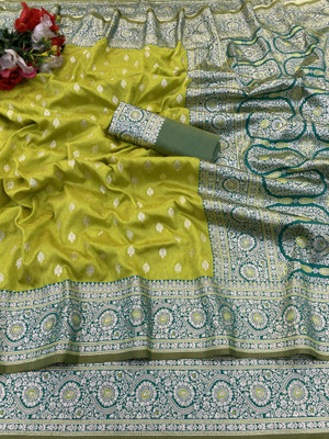 KanjiQueen Woven Kanjivaram Silk Blend, Pure Silk Saree(Light Green, Green)