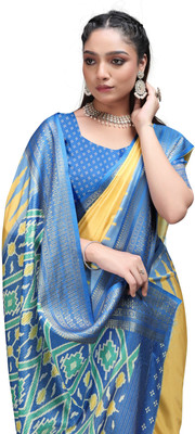 PremVastra Digital Print Floral Crepe Saree(Green)