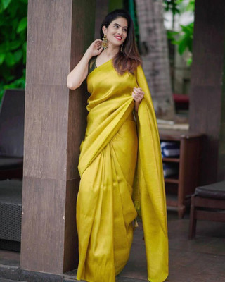 MISS WEARS Solid/Plain Banarasi Silk Blend Saree(Yellow)