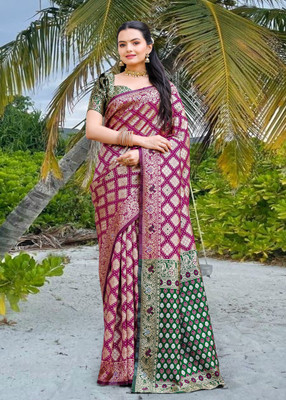 BULLDOZER Woven Patola Cotton Silk, Jacquard Saree(Multicolor)
