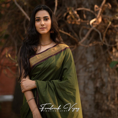 Bond Woven Kanjivaram Art Silk, Pure Silk Saree(Green)