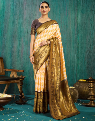 Samah Woven, Embellished Kanjivaram Silk Blend, Jacquard Saree(White, Gold)