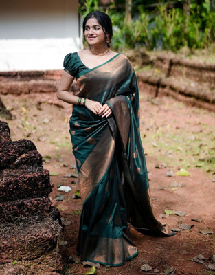 Anmi Woven Kanjivaram Jacquard, Silk Blend Saree(Green, Gold)