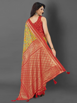 Divastri Printed Pochampally Cotton Blend Saree(Yellow)