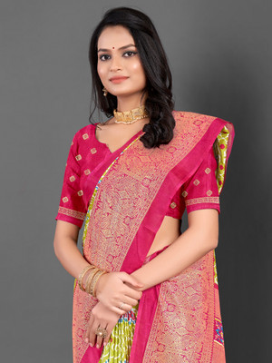 Sareemall Printed Ikkat Silk Blend Saree(Multicolor)