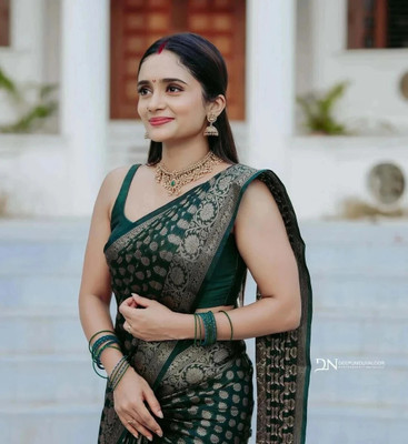 AVANTIKA FASHION Woven Kanjivaram Pure Silk, Art Silk Saree(Green)