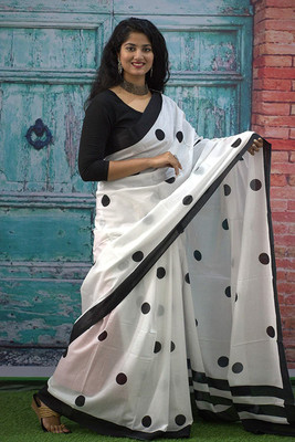 NIKHILAM Printed Daily Wear Pure Cotton Saree(White, Black)