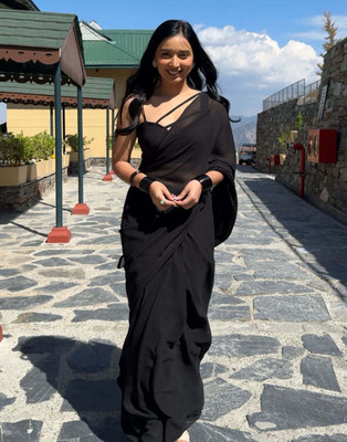 ISHA TRADE Solid/Plain Bollywood Georgette Saree(Black)