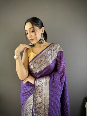 VIRDHI TEXTILE Floral Print, Embellished, Woven Banarasi Silk Blend, Jacquard Saree(Purple)