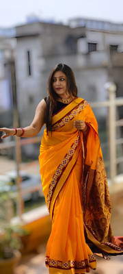 Sijlin Temple Border Bollywood Cotton Blend Saree(Gold)