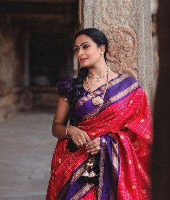Krunal Enterprise Self Design Banarasi Silk Blend Saree(Red)