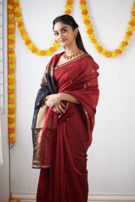 Nimidiya Woven Bollywood Cotton Linen Saree(Red, Black)