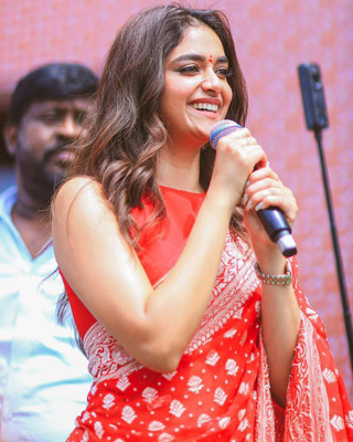 VK Enterprise Woven, Floral Print, Self Design Bollywood Silk Blend Saree(Red)