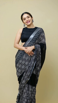 Soor Panchi Digital Print Paithani Cotton Linen Saree(Maroon)