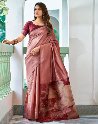 Divastri Self Design Banarasi Silk Blend, Jacquard Saree(Orange, Multicolor)