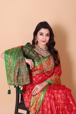 LAVYANSH CREATION Self Design, Printed Patola Silk Blend, Jacquard Saree(Red)