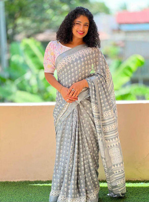 Luxury Silk Blocked Printed Hand Batik Handloom Cotton Blend Saree(Grey)