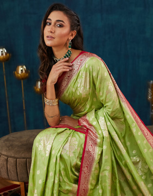Samah Woven, Embellished Banarasi Silk Blend Saree(Red, Green)