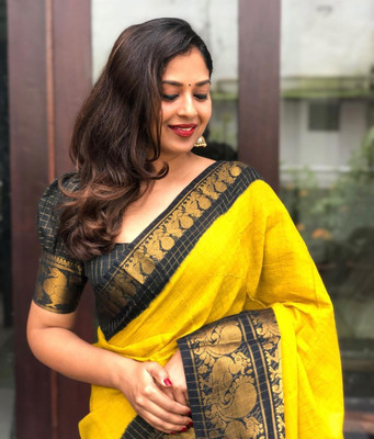 Aquiliq Self Design Kanjivaram Silk Blend Saree(Mustard)
