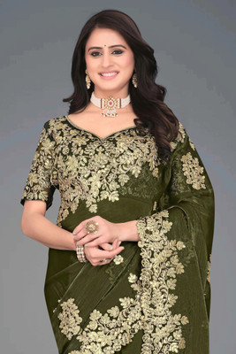 Mortile Designer Studio Striped, Embellished Bandhani Georgette Saree(Green)