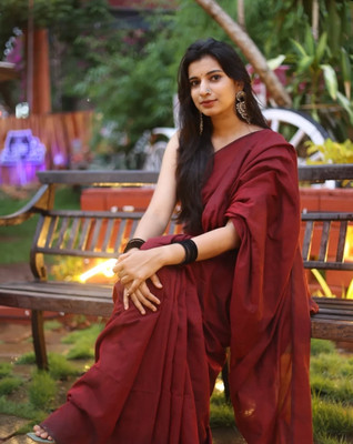 Maku Self Design, Solid/Plain Handloom Pure Cotton, Polyester Saree(Maroon)
