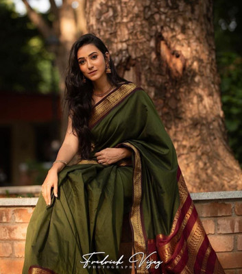 Miss Beelee Printed Banarasi Silk Blend Saree(Dark Green)