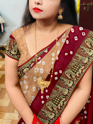 JERAVI Enterprise Printed Bandhani Art Silk Saree(Cream, Maroon)