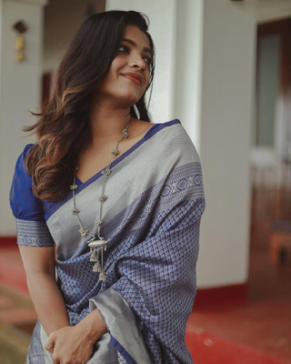 ROOP LAVANYA Woven, Self Design Kanjivaram Jacquard, Art Silk Saree(Silver, Blue)