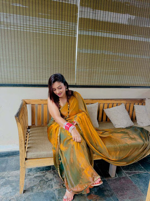 Amavii Embellished, Embroidered, Solid/Plain Bollywood Chiffon, Pure Silk Saree(Gold)