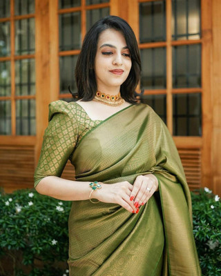 KP CREATION Self Design Bollywood Jacquard Saree(Green)