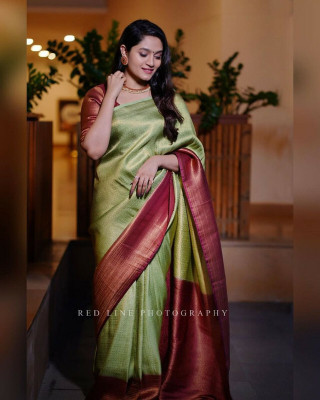 SHWENILA Solid/Plain Assam Silk Pure Silk Saree(Green)