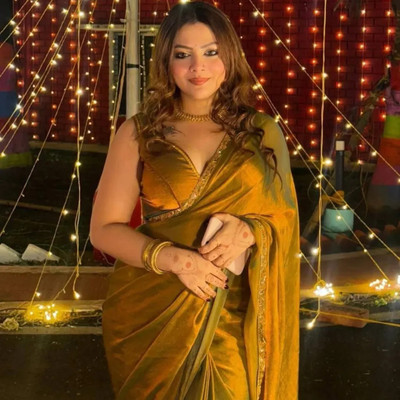 ANJAVI FASHION Solid/Plain Bollywood Jimmy choo Saree(Dark Green, Gold)