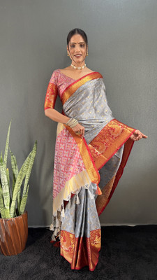 Apnisha Self Design Banarasi Pure Silk Saree(Grey)