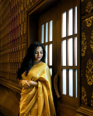 Rudr Venture Graphic Print Banarasi Silk Blend Saree(Yellow)