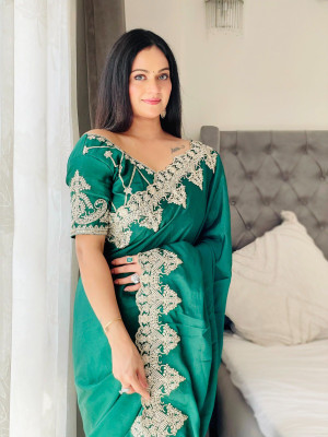 ZARISTACREATION Embroidered Bollywood Silk Blend Saree(Green)