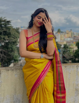 Fashion Club Collection Woven Maheshwari Cotton Silk Saree(Gold, Maroon)