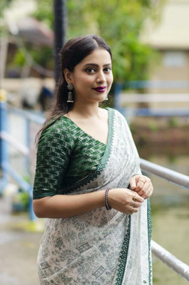 Dhanlaxmi CreationLLP Printed Bollywood Georgette Saree(Green, White)