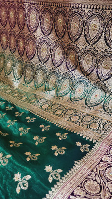 ajmera fashion Woven Banarasi Handloom Satin Saree(Dark Green)