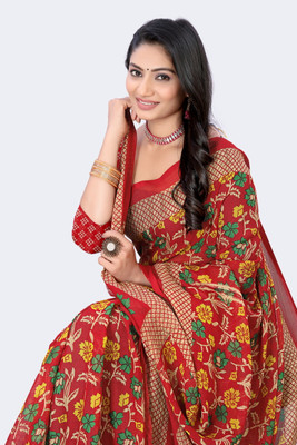 HARIOM FASHION Printed Ikkat Georgette Saree(Red)