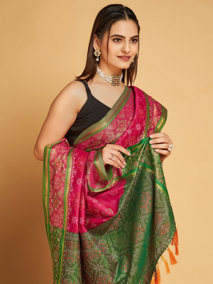 Verviza Printed Patola Pure Silk Saree(Pink)