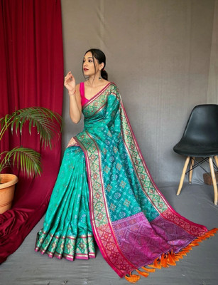 Verviza Woven, Embellished Patola Pure Silk Saree(Light Green)