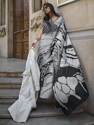 Divastri Digital Print Bollywood Crepe Saree(Grey)