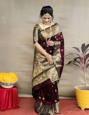 pavitra fashion Woven Kasavu Jacquard Saree(Maroon)