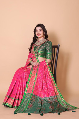 LAVYANSH CREATION Self Design, Printed Patola Silk Blend, Jacquard Saree(Pink)