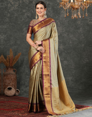 Divastri Woven, Embellished Kanjivaram Silk Blend, Jacquard Saree(Green)