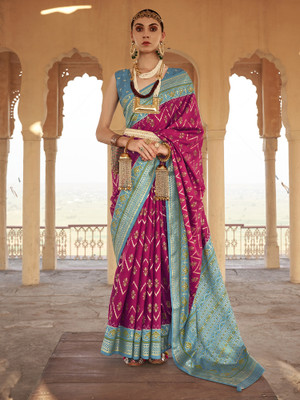 Sareemall Woven Patola Silk Blend Saree(Pink)